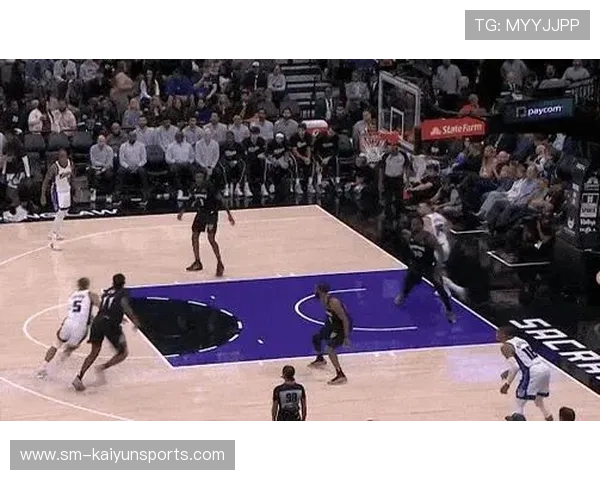 威少突破分球瞬间打开快船空间 威少突破分球瞬间打开快船空间